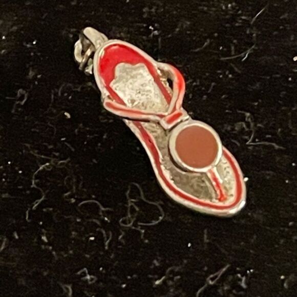 1” silver tone and red enamel heeled shoe charm - Picture 4 of 9